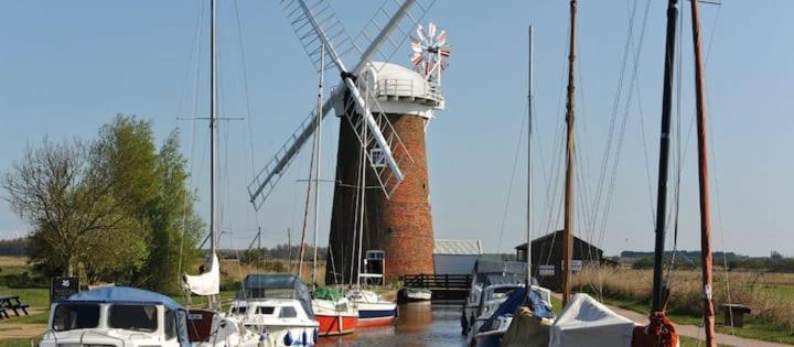 Fabulous 2 Bedroom Dog Friendly Chalet 5 Min Walk To Beach, Nr Gt Yarmouth & Norfolk Broads Scratby Exteriör bild